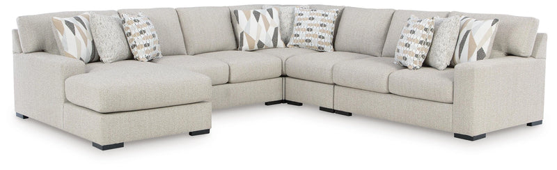 Laurelgrove Sectional with Chaise